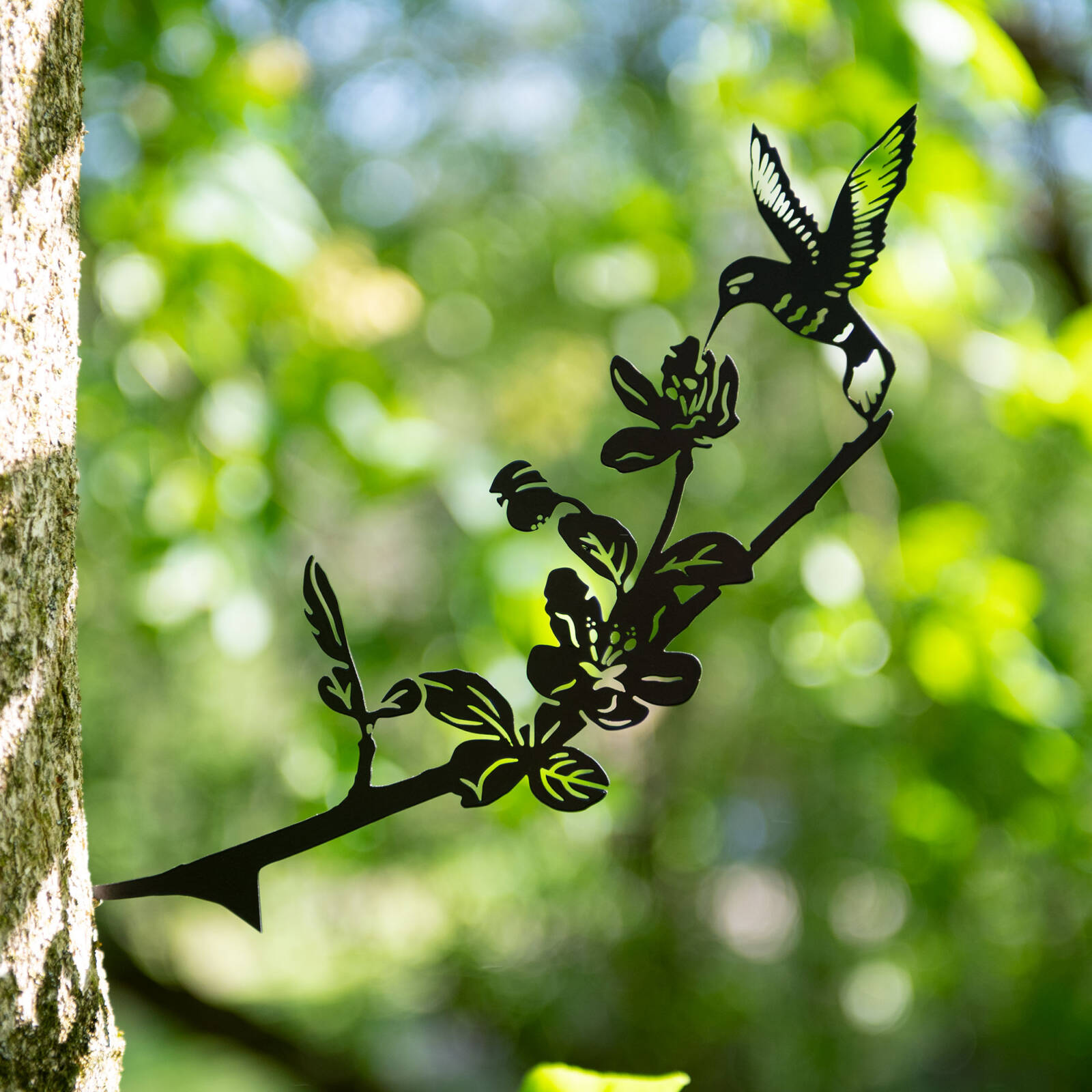 Amazon product photography image of a metal humminbird yard decor product, photo taken by Robintek Photography